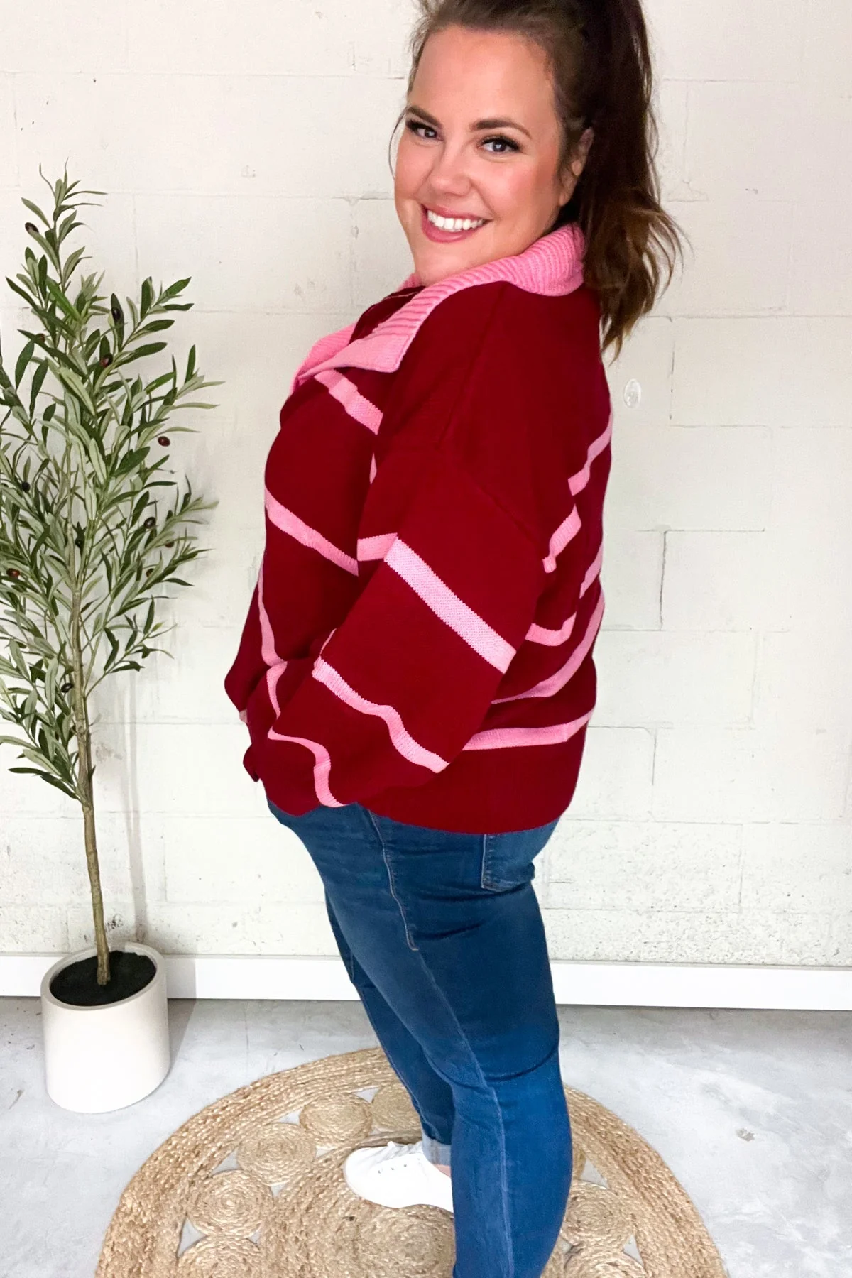 Frieda | Fall For You oversized sweater with notched collar and crimson stripes - Image 5