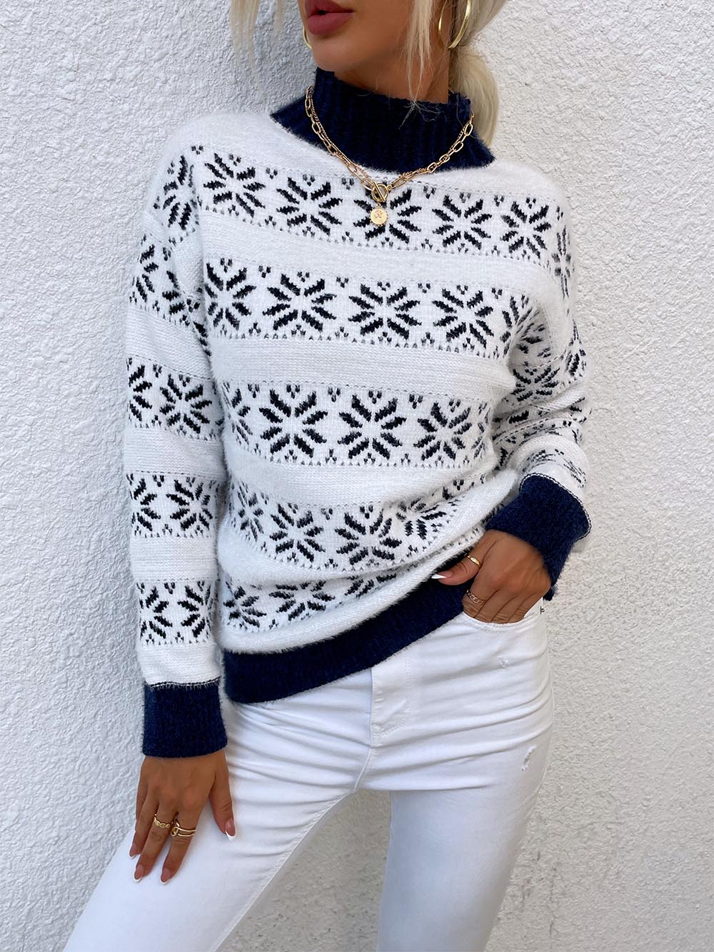 Gabriela | Jacquard Christmas sweater with snowflakes - Image 4