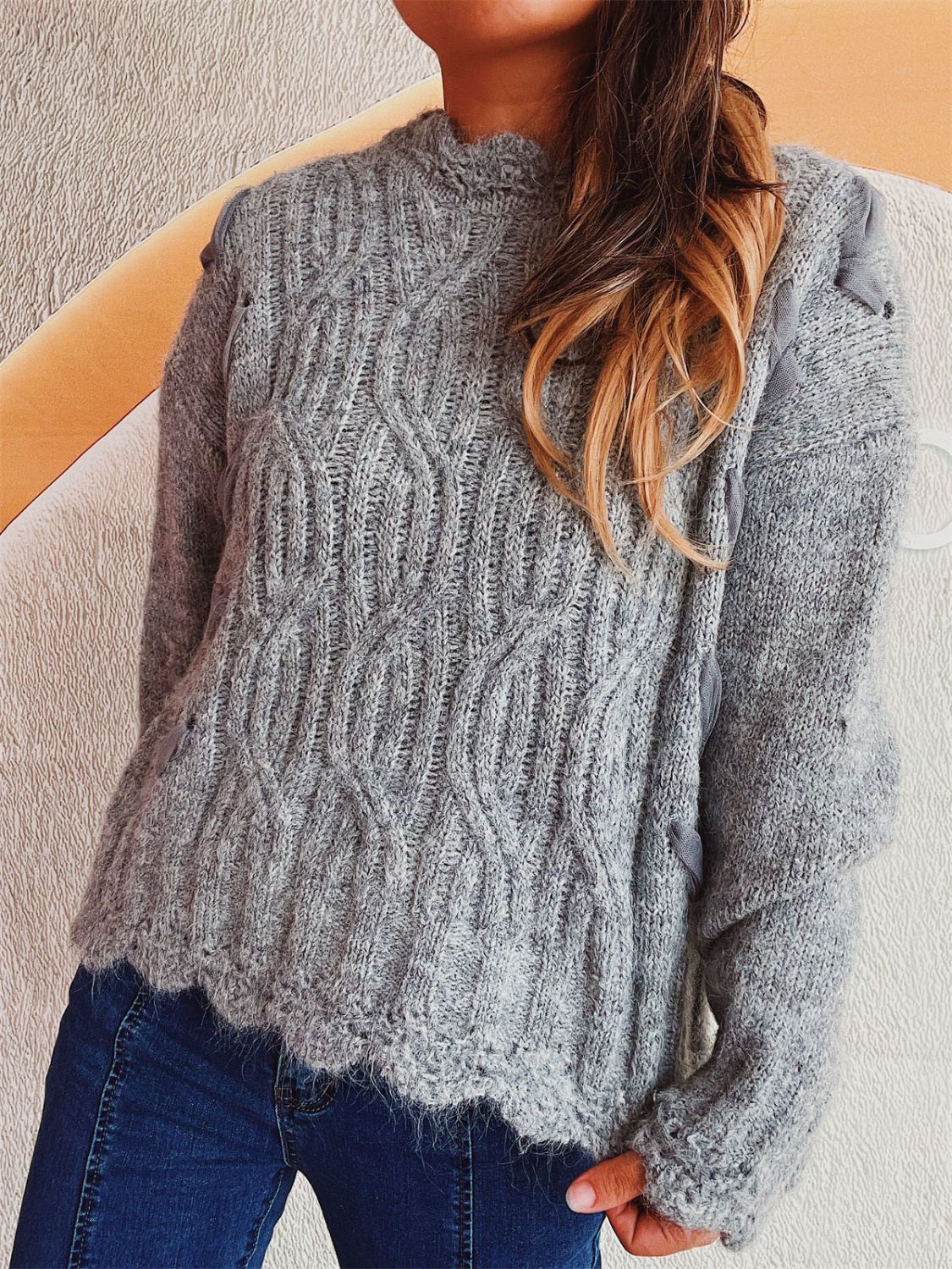 Gabriella | Long-sleeved sweater with dropped shoulders and a wavy hem - Image 10