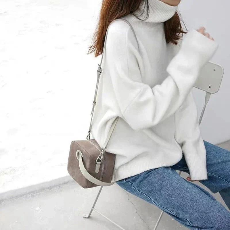 Gemma | Loose turtleneck sweater - Image 2