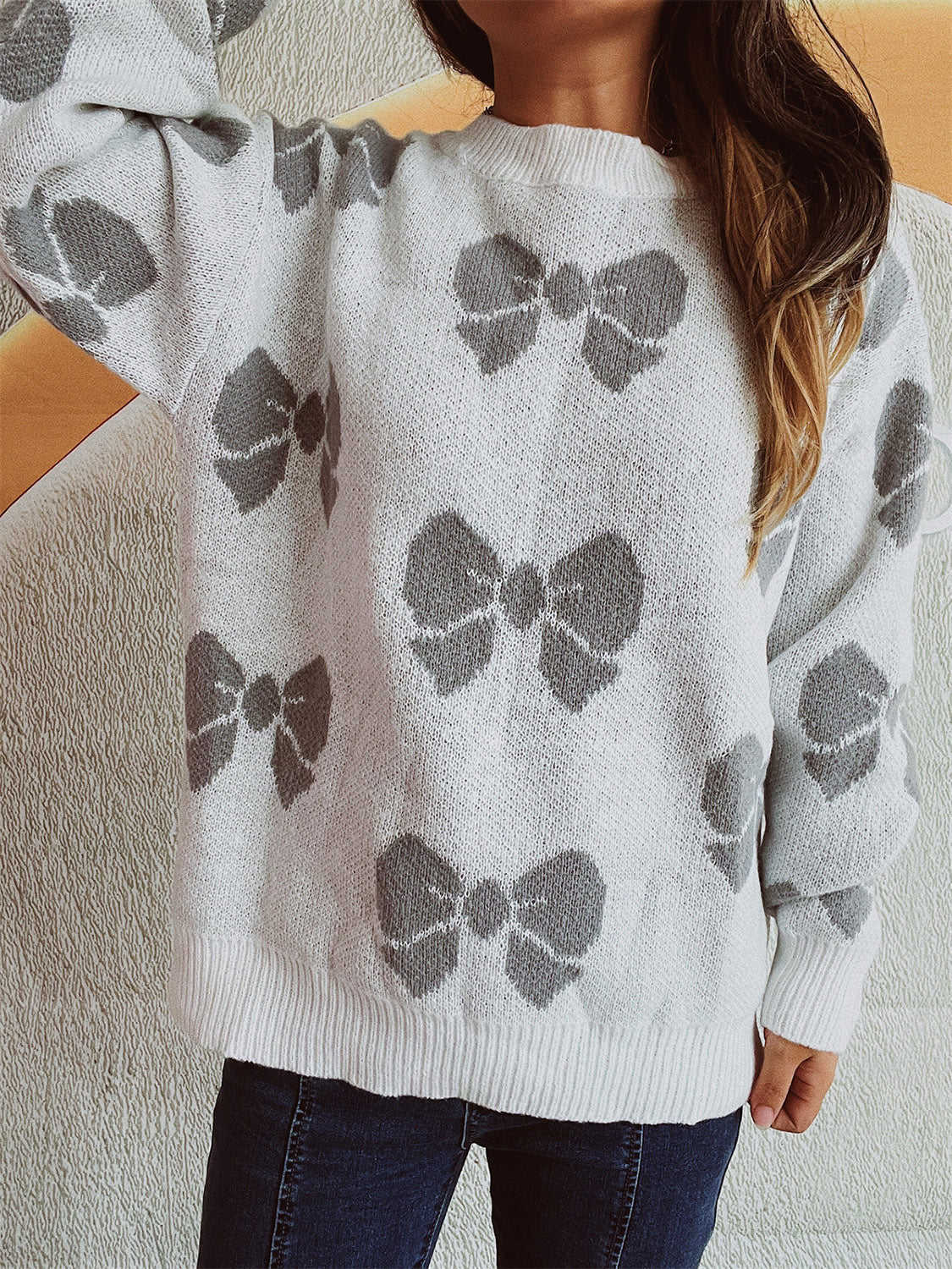 Gisela | Round neck sweater with dropped shoulder and bow - Image 4