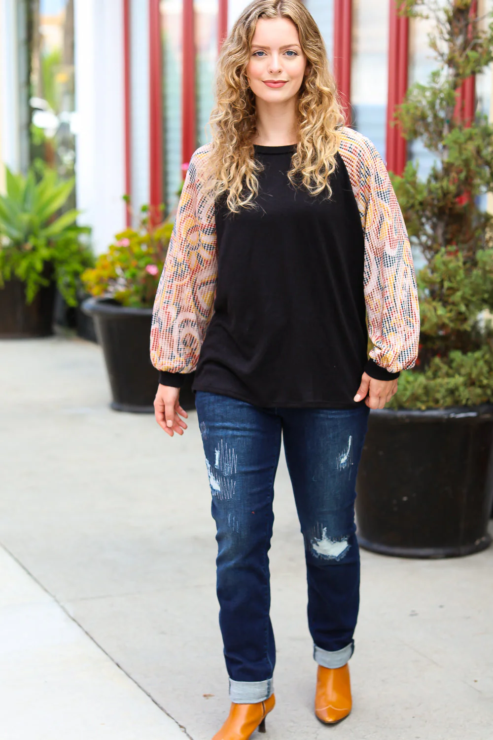Giulia | Black structured top with bubble sleeves and abstract print - Image 5