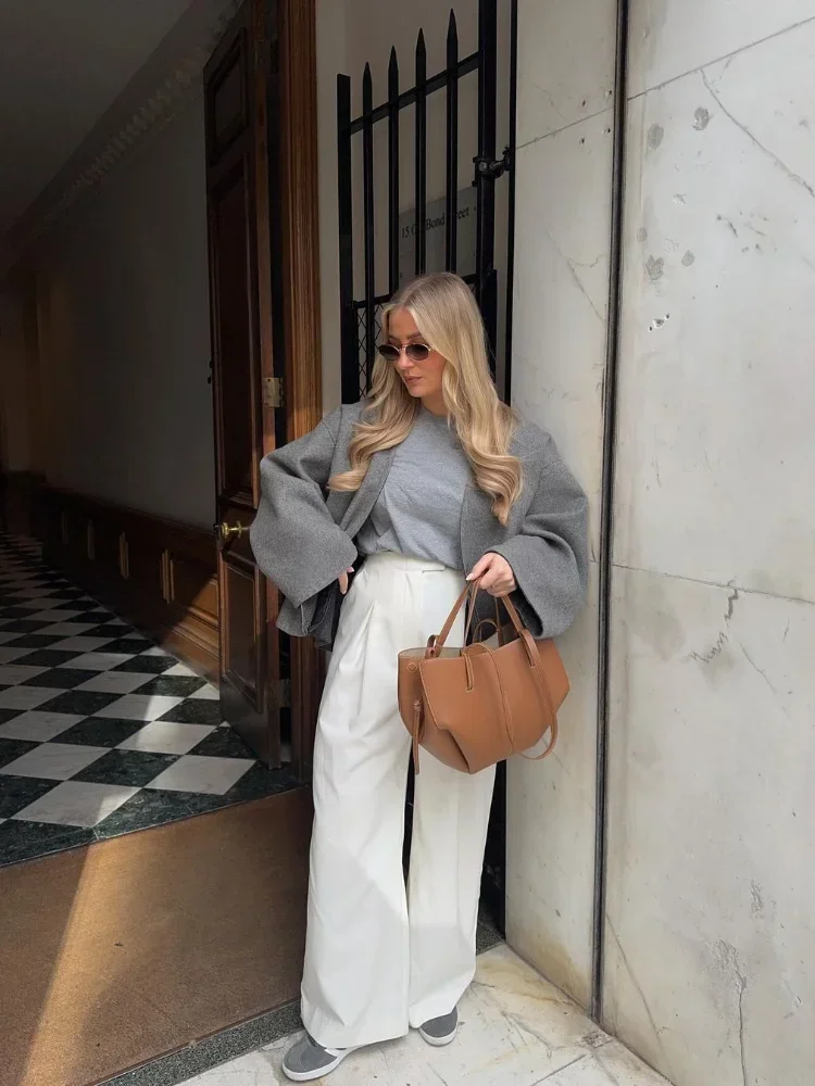 Greta | Fashionable gray short jacket with V-neck and one-button design