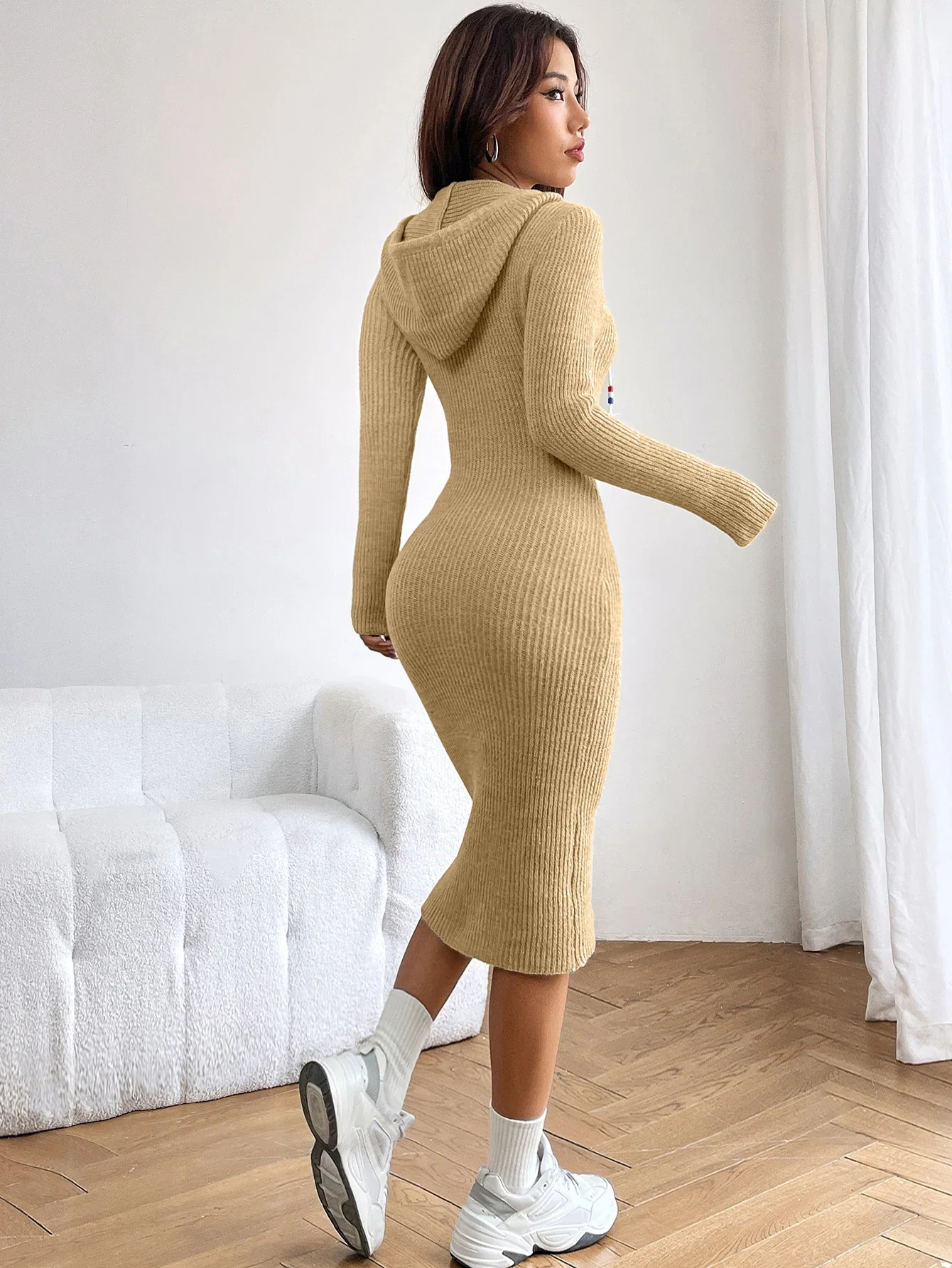 Griselda | Comfortable dress with a hood. - Image 3