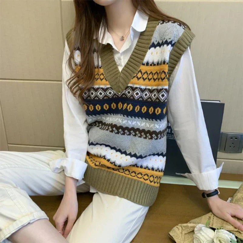 Gudrun® | Sleeveless knitted vest with geometric motifs - Image 2