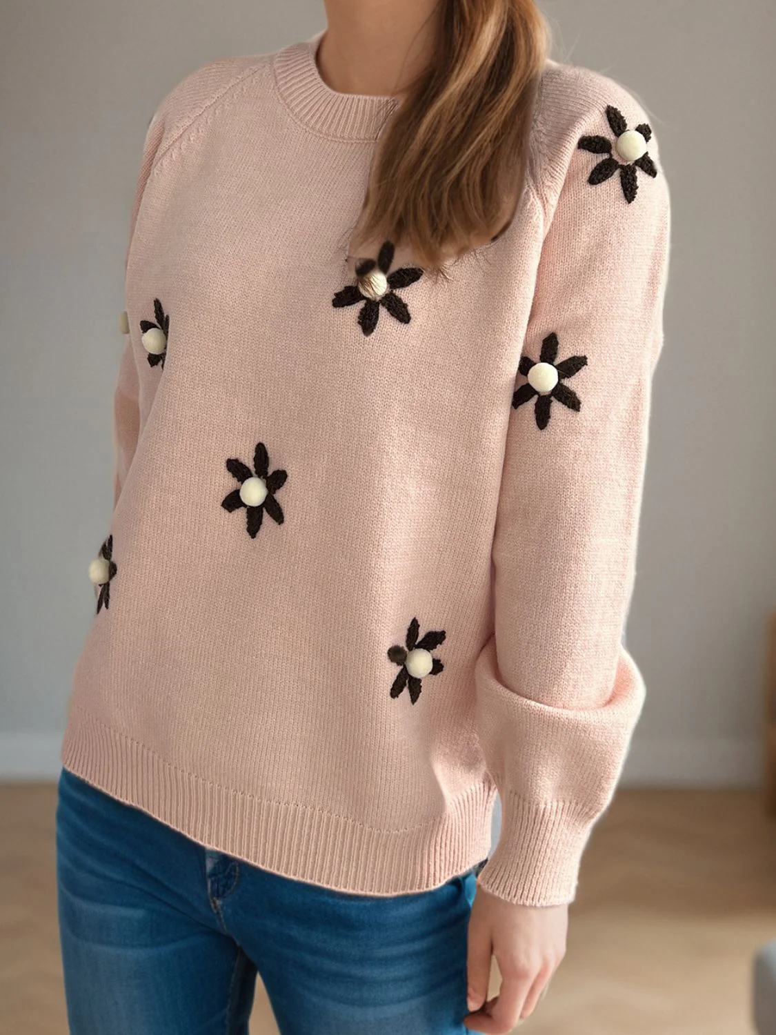 Hana | Floral sweater with a crew neck and raglan sleeves - Image 9