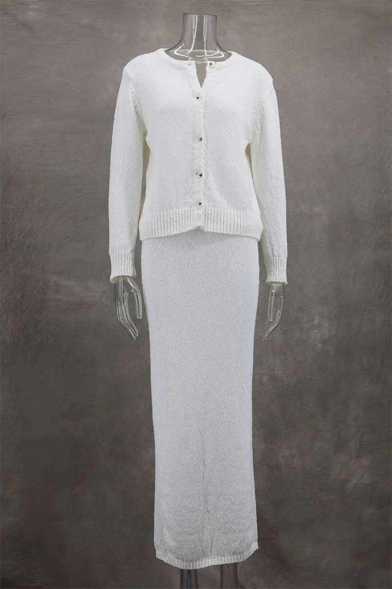 Harriet | Elegant two-piece suit with buttons and an O-neck and long sleeves - Image 4