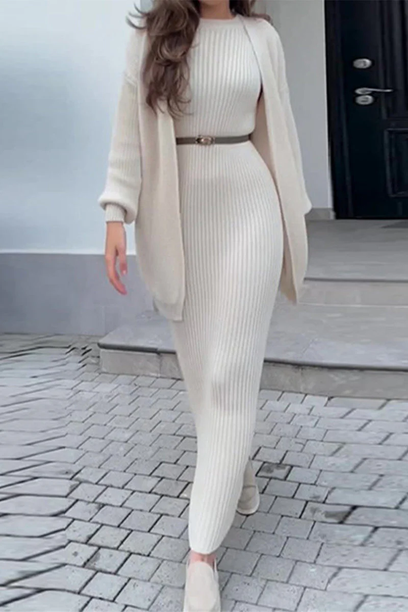 Hilda | Elegant, plain, sleeveless two-piece suit with an O-neck and belt - Image 2