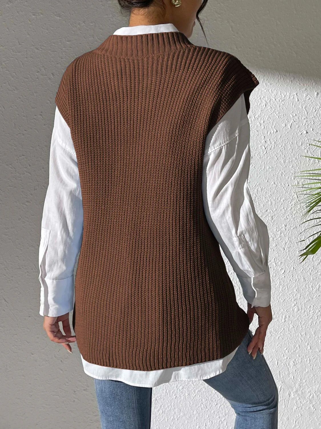 Ida | V-neck sweater vest - Image 5