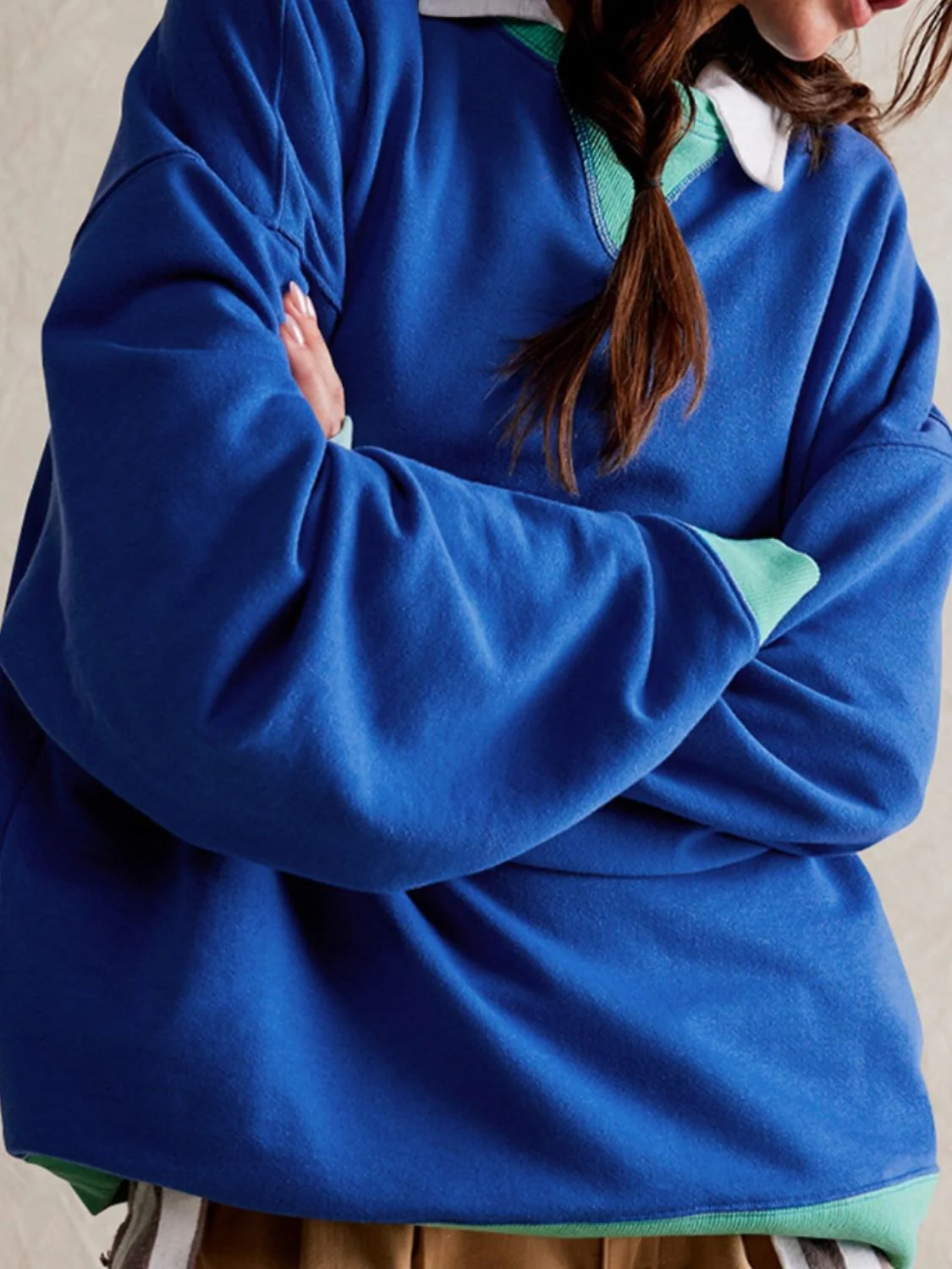 Ilona | Contrasting long-sleeved sweatshirt with dropped shoulders - Image 5
