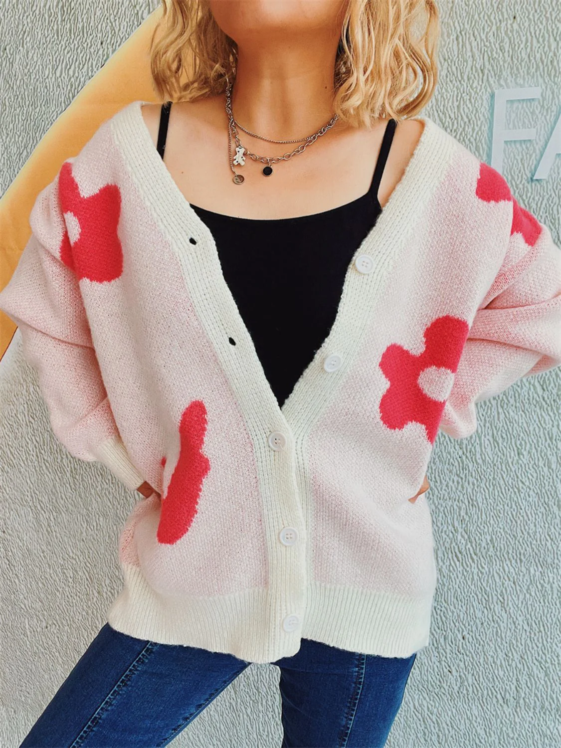 Ines | Long-sleeved cardigan with floral buttons and V-neck - Image 2