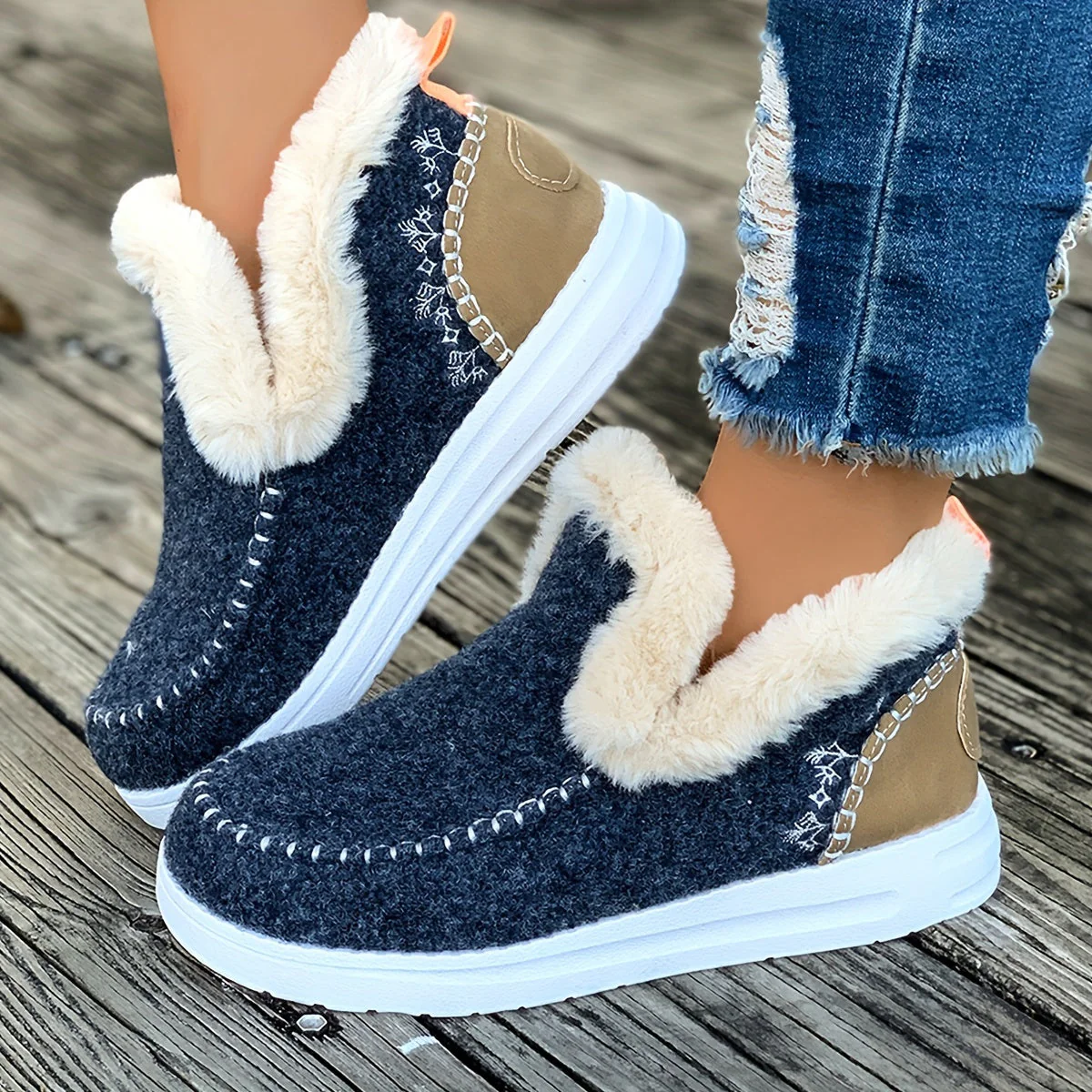 Isabel | Cozy winter slippers for women: fleece lining, PU sole and soft fabric construction - Image 9