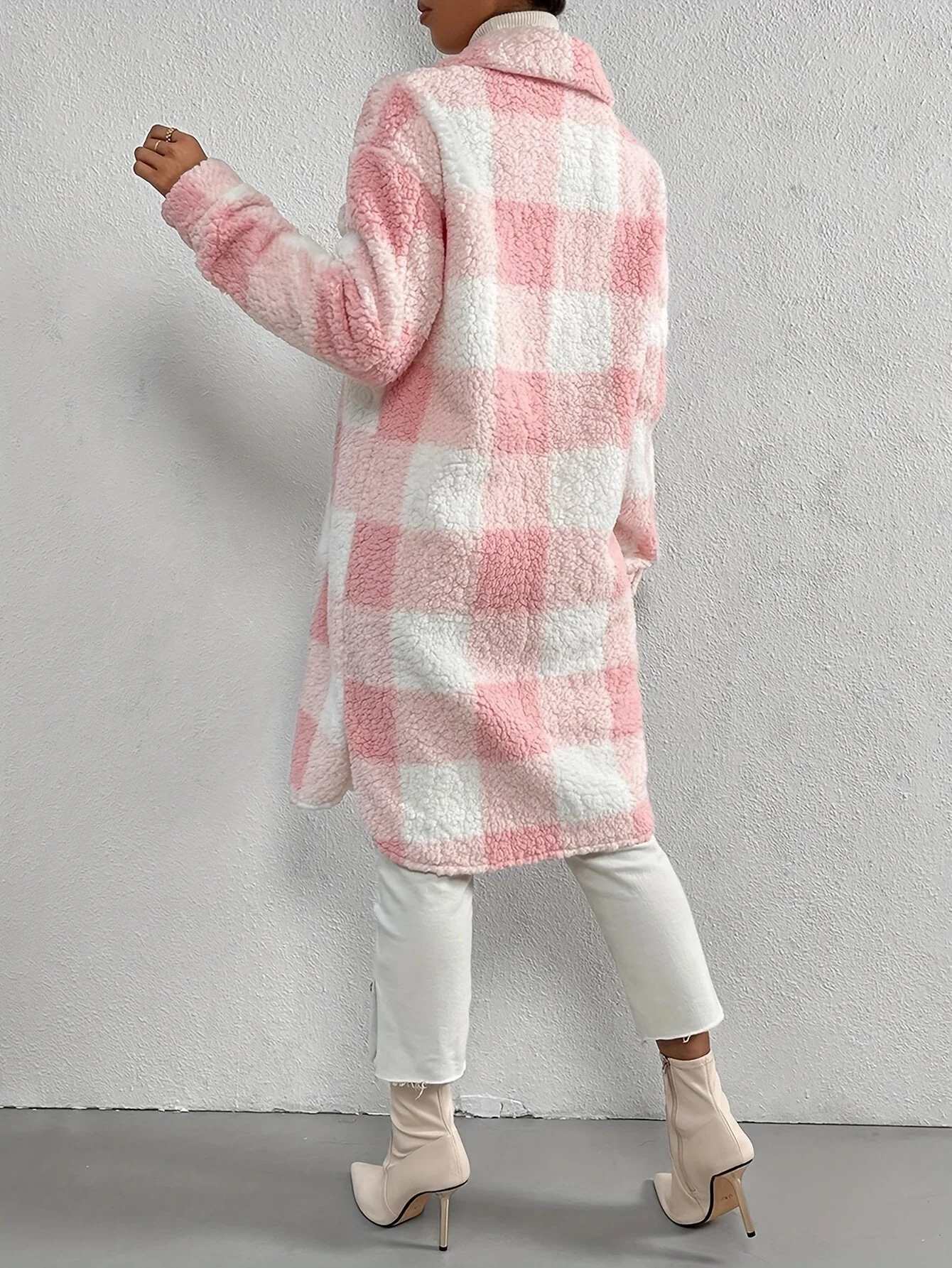 Isabella | Elegant checked coat for women - Image 2