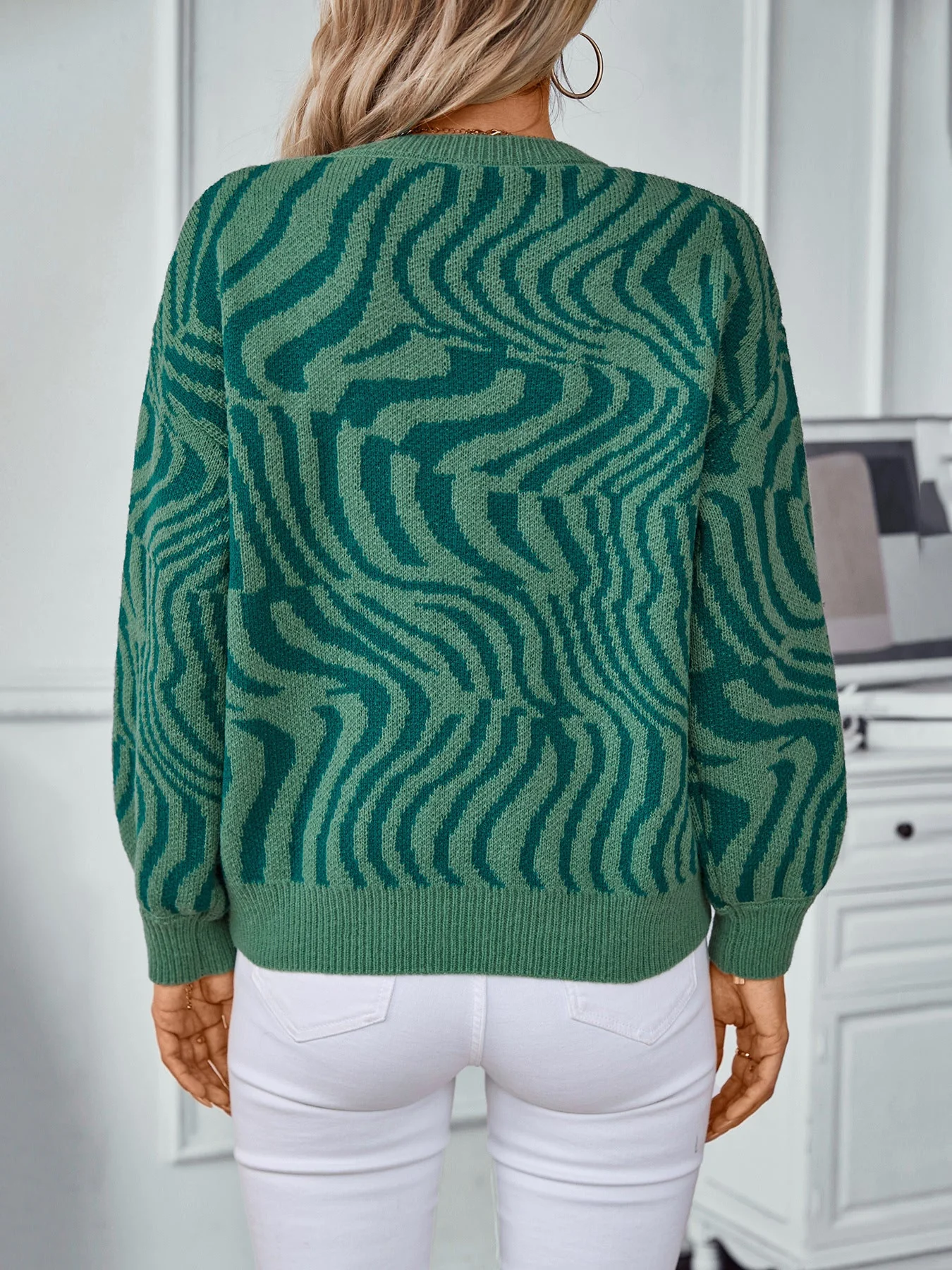 Ivanna | Jumper with a wave pattern and a crew neck - Image 3