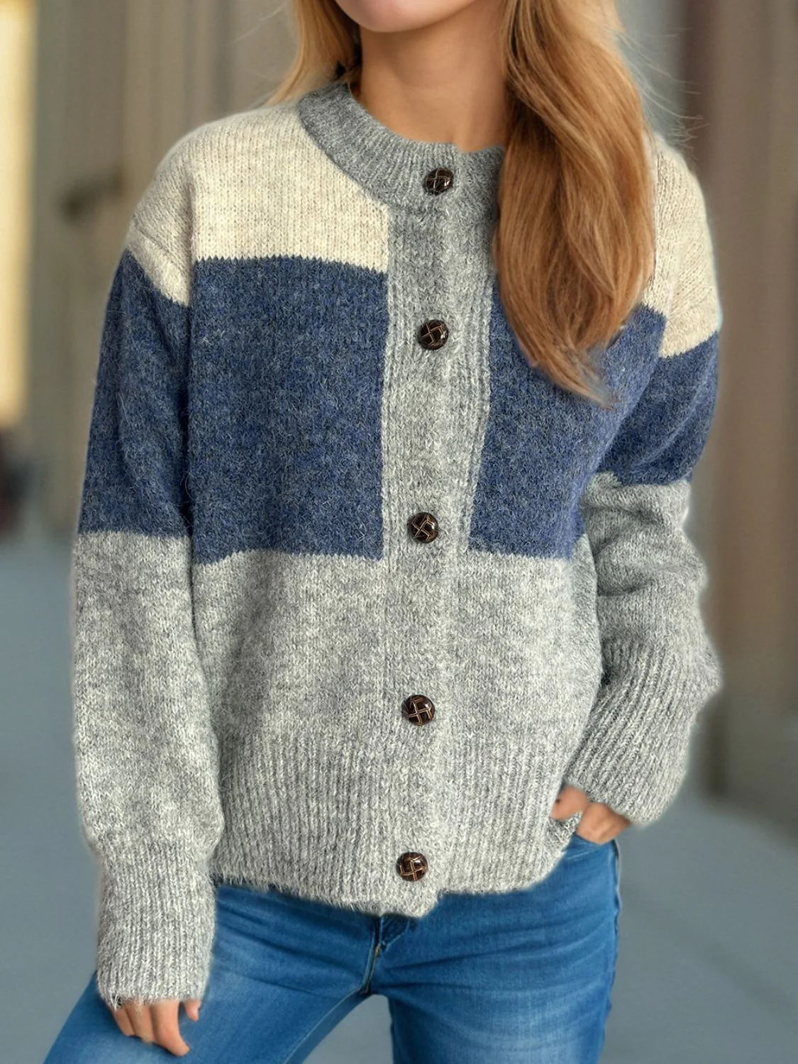 Jacqueline | Color block crew neck cardigan with buttons - Image 2