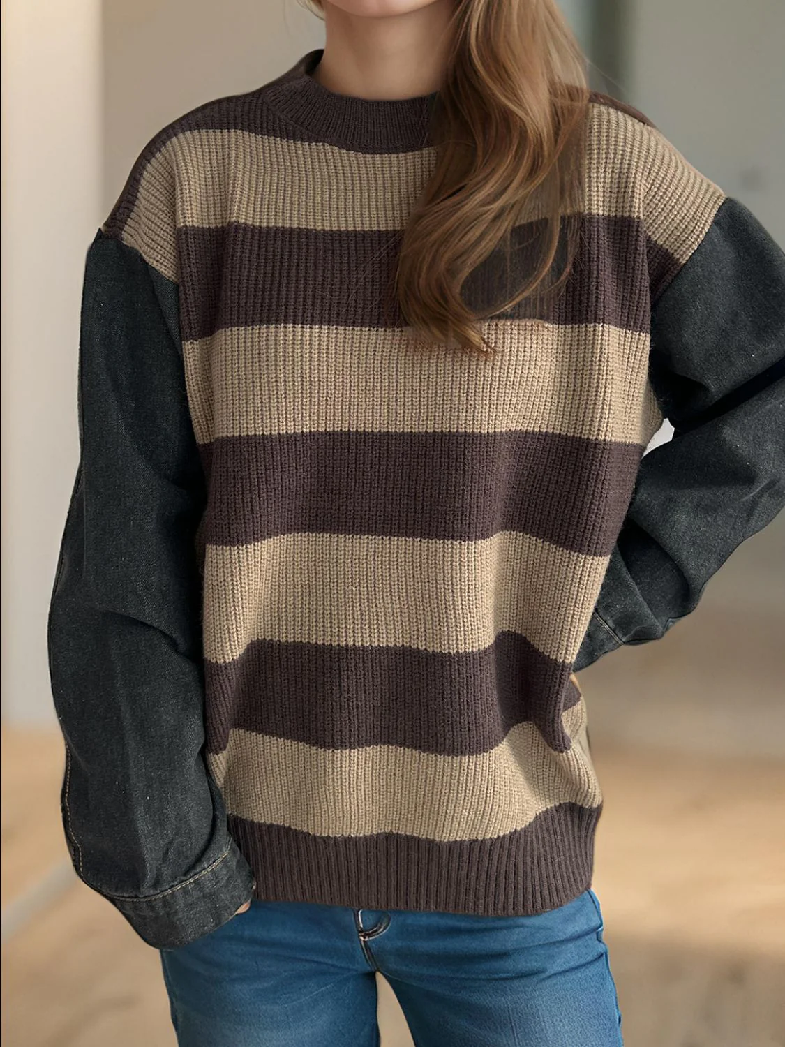 Johana | Contrasting long-sleeved sweater with a crew neck - Image 7