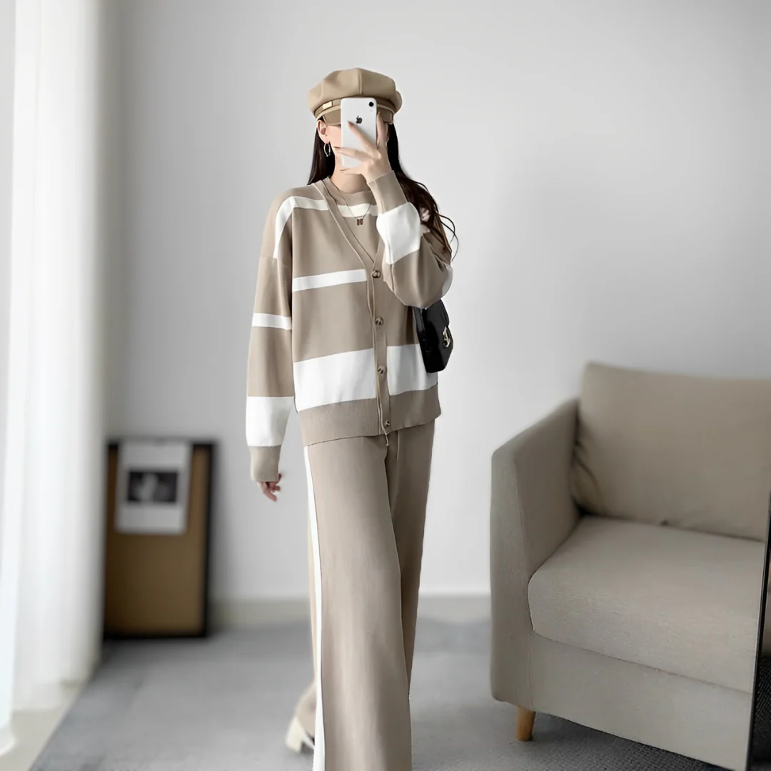 Julieta | Set consisting of a sweater, trousers and shirt - Image 2