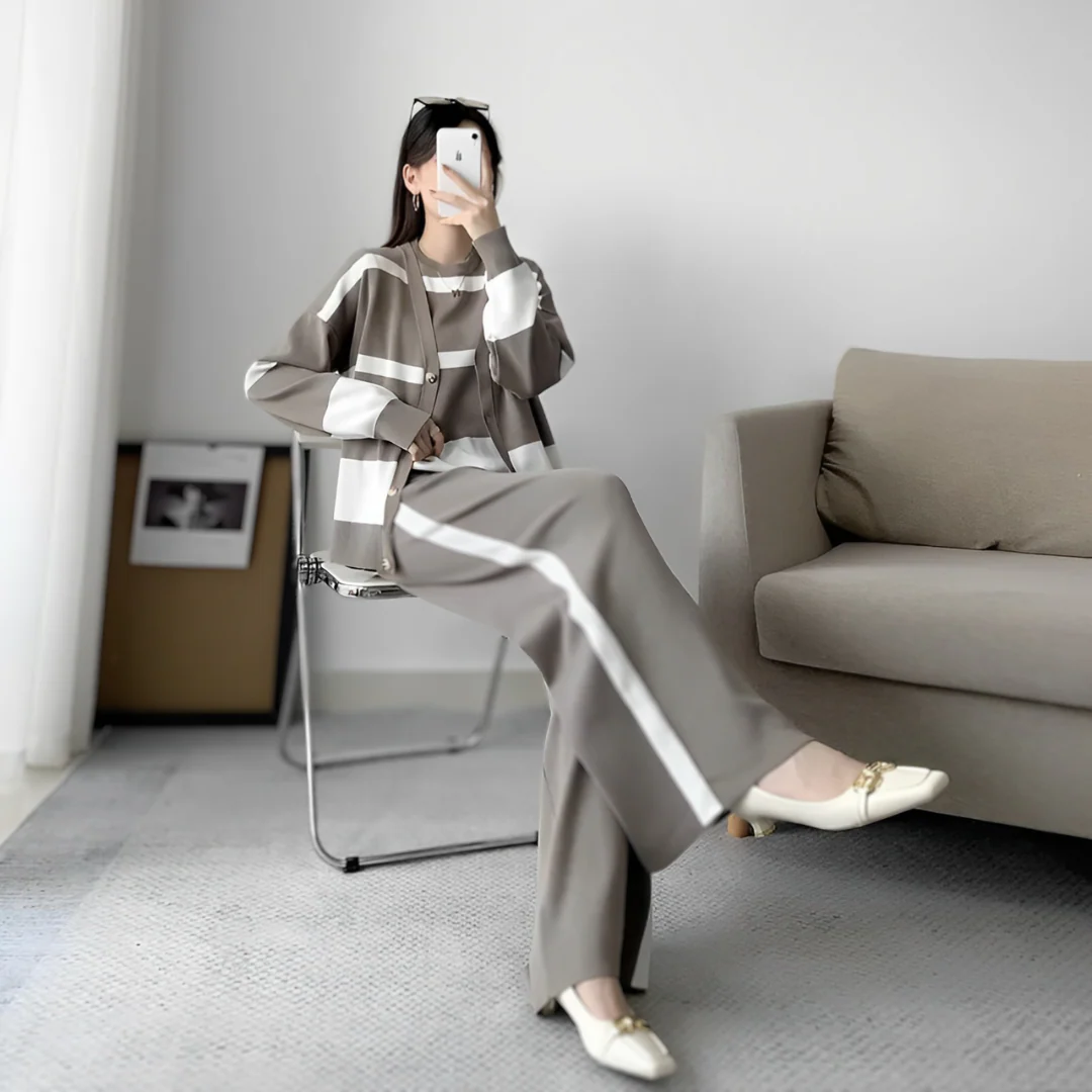 Julieta | Set consisting of a sweater, trousers and shirt - Image 8