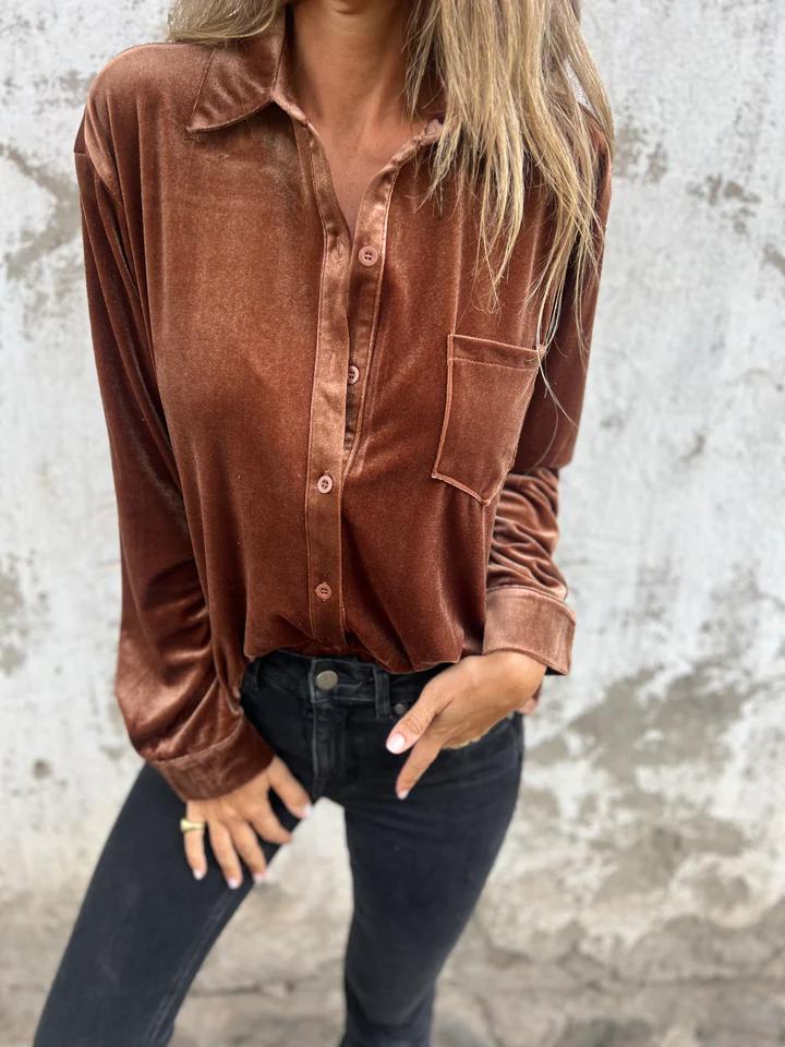 Kirsten | Velvet shirt fall trend 2024