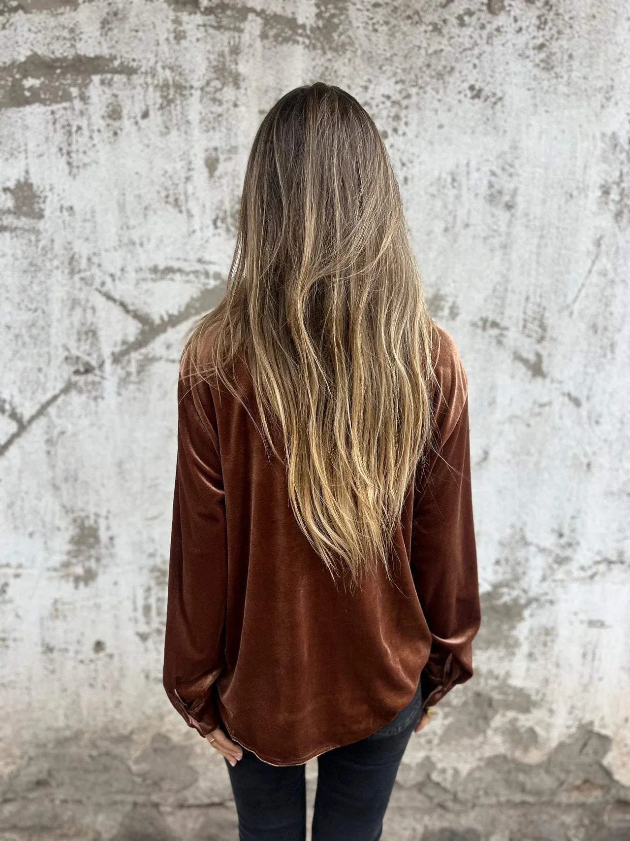 Kirsten | Velvet shirt fall trend 2024 - Image 5