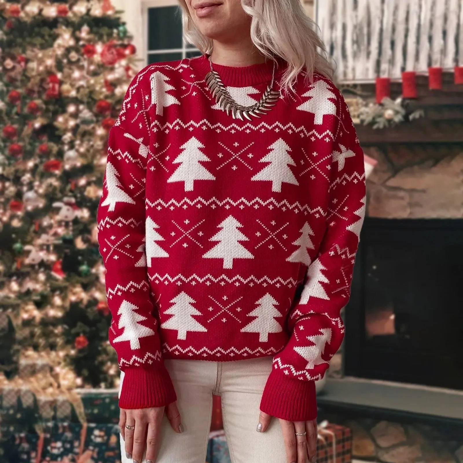 Laura | Women's Christmas sweater with a Christmas tree motif
