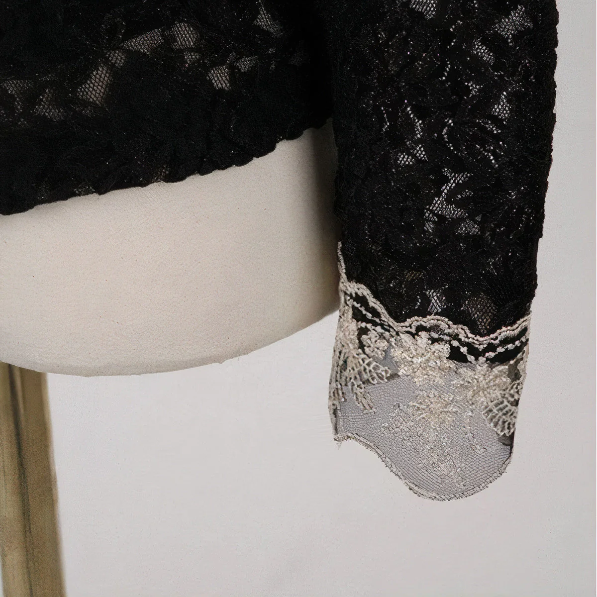 Lucía® | Elegant Blouse With Embroidery - Image 3
