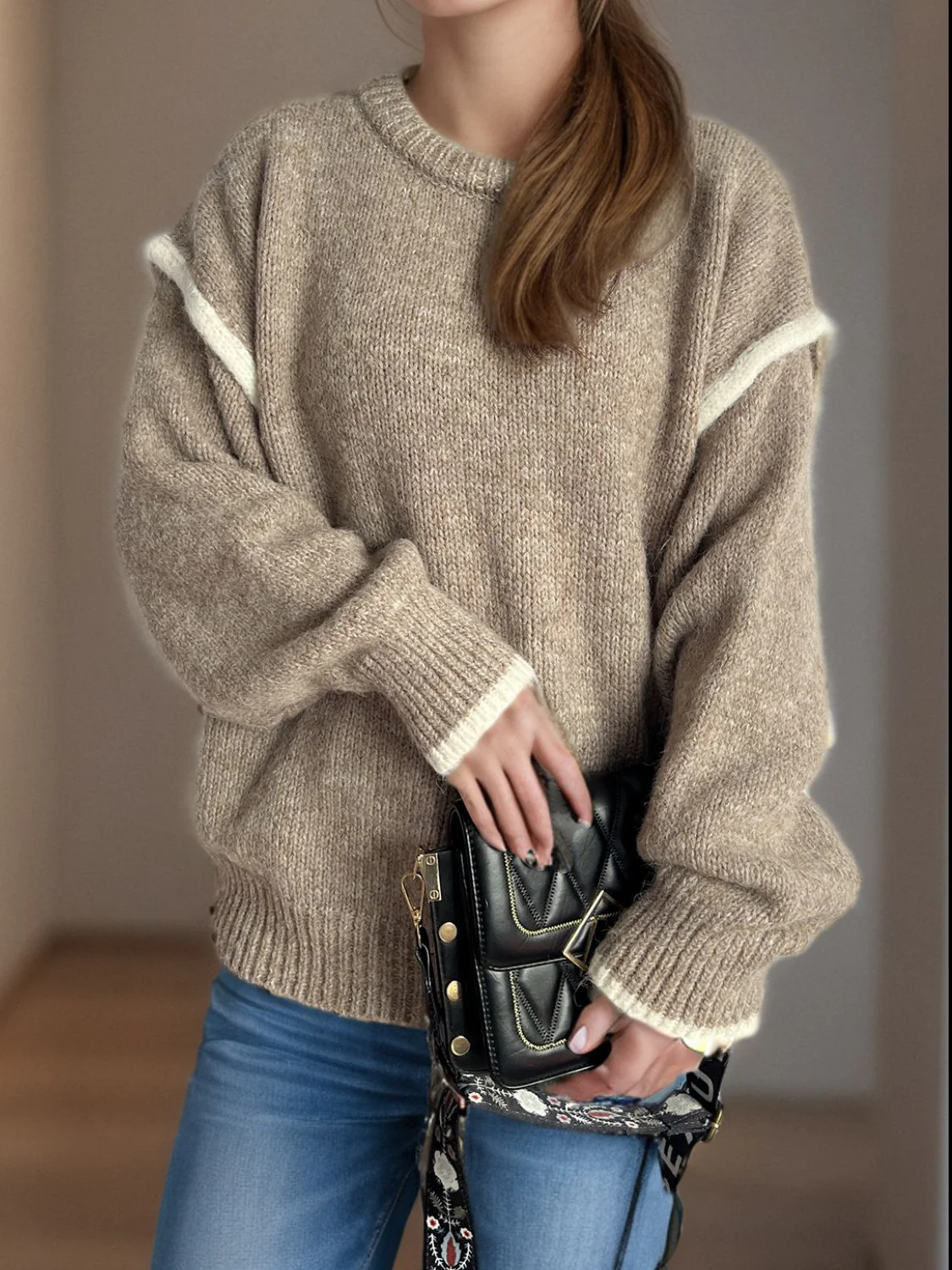 Luz | Round neck sweater with sloping shoulders and contrasting trim - Image 13