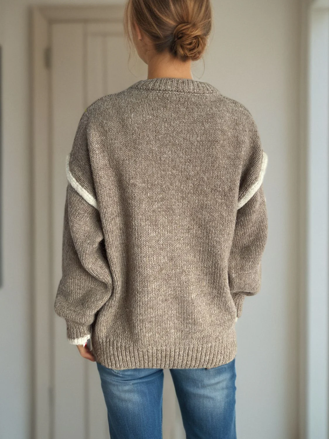 Luz | Round neck sweater with sloping shoulders and contrasting trim - Image 15