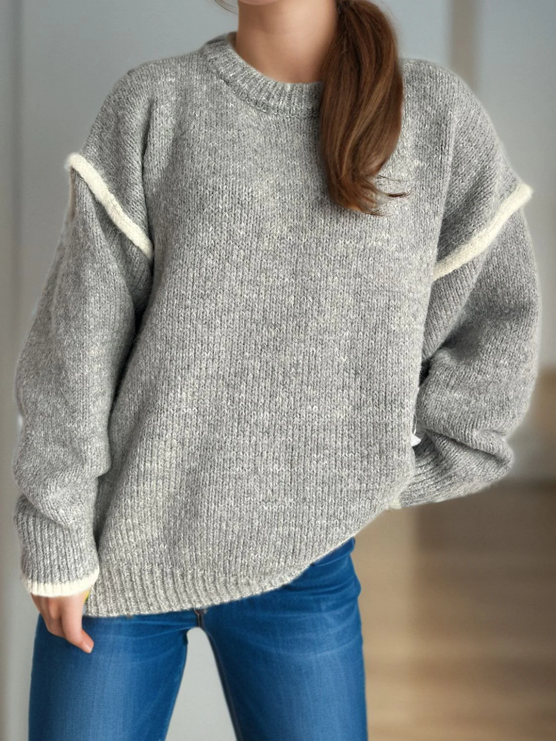 Luz | Round neck sweater with sloping shoulders and contrasting trim - Image 7