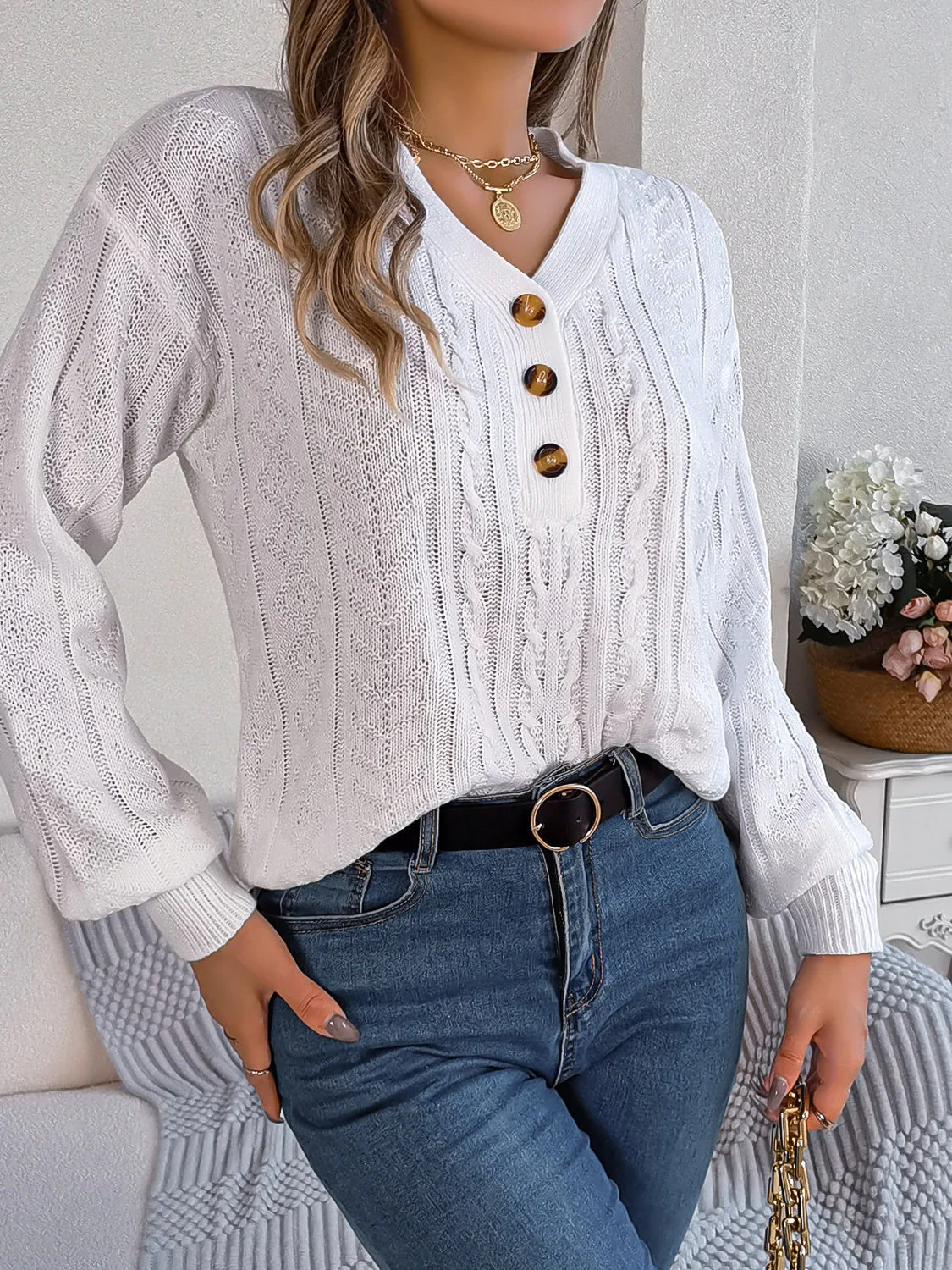 Maite | Long-sleeved sweater with cable knit and V-neck - Image 4