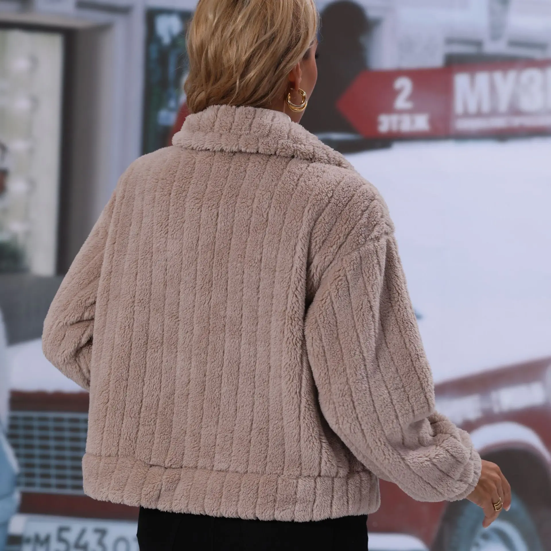 Malena | Lorena� Elegant autumn and winter coat with buttons. - Image 5
