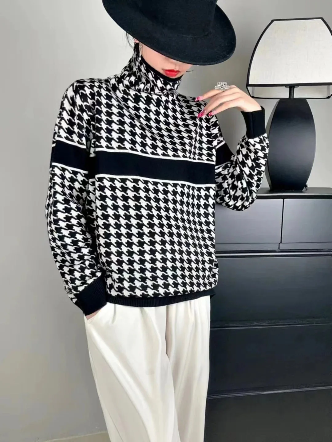 Mara® | Elegant turtleneck sweater - Image 2