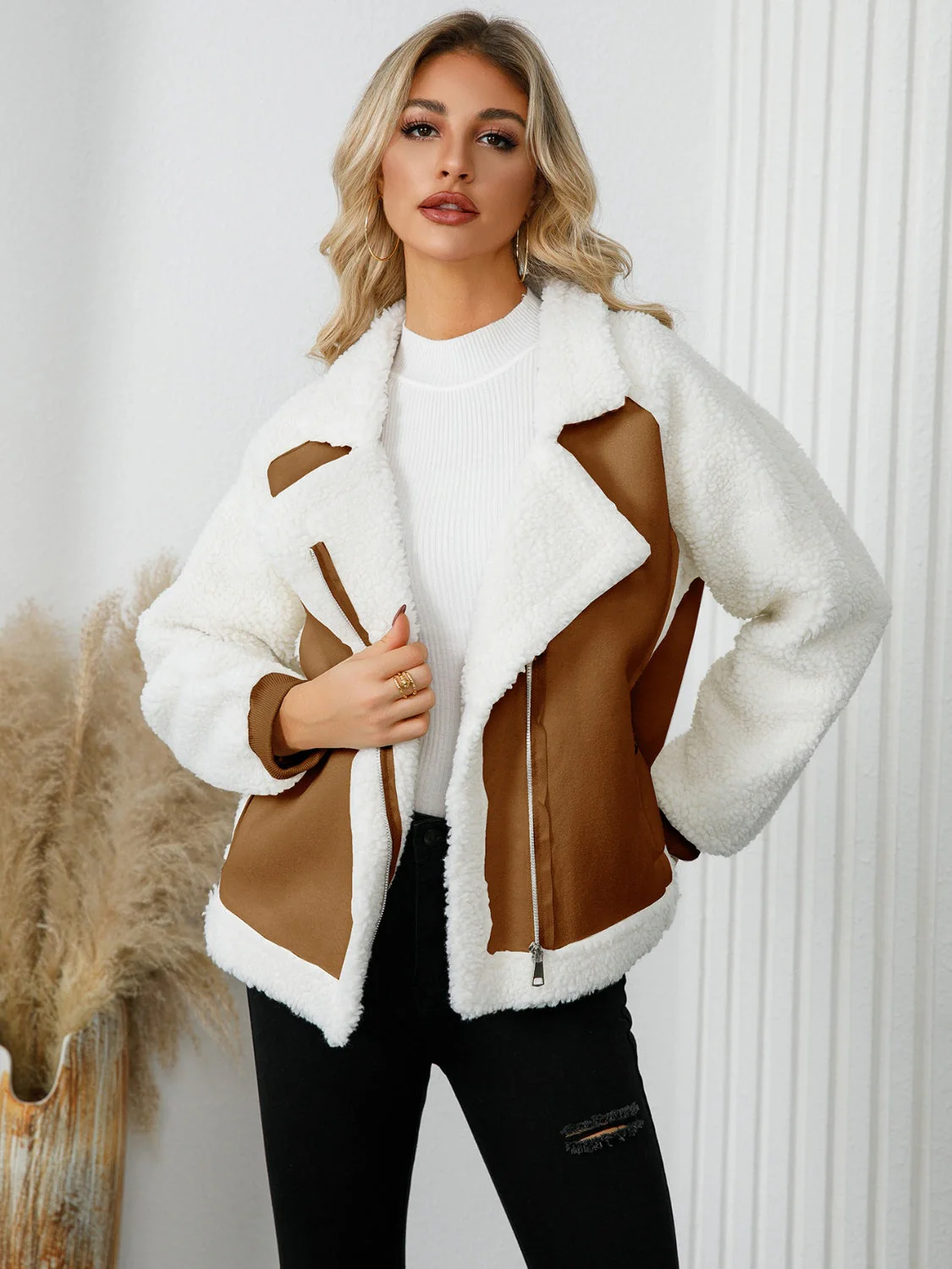 Margrit | Sherpa long sleeve jacket with pockets and zip fastening