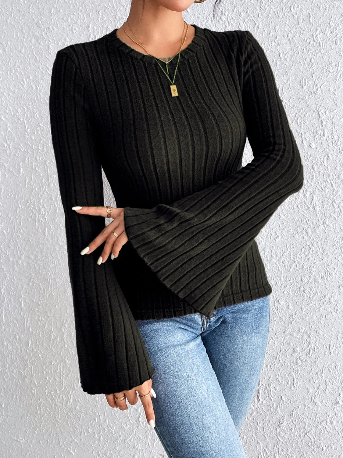 Mariana | Round neck T-shirt with flared sleeves - Image 6