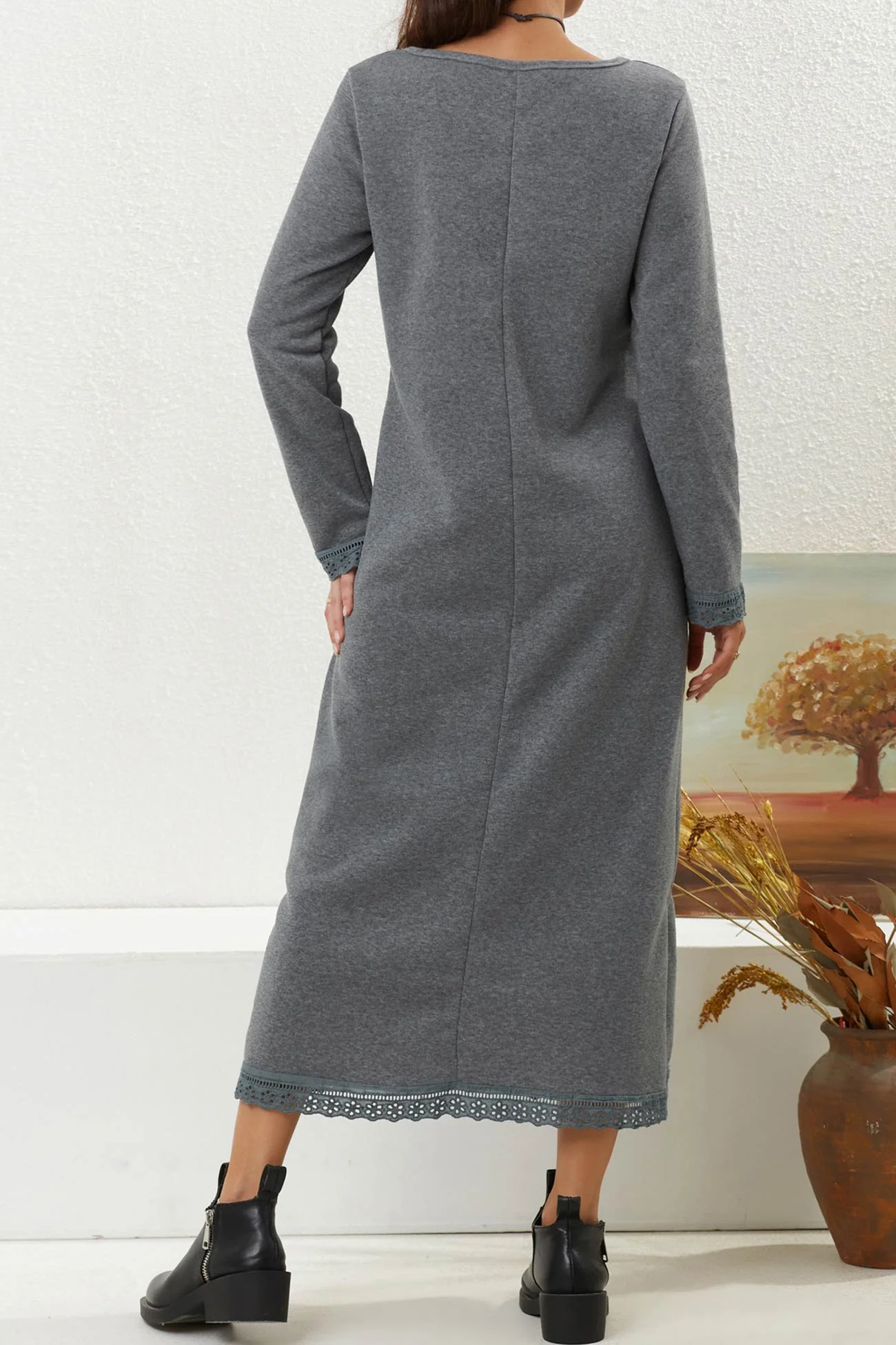 Marta | Solid dress with lace hem and pockets - Image 4