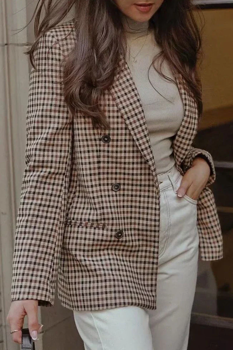 Mercedes | Casual British style outerwear with check pattern and striped pocket buckle and reversible collar - Image 4