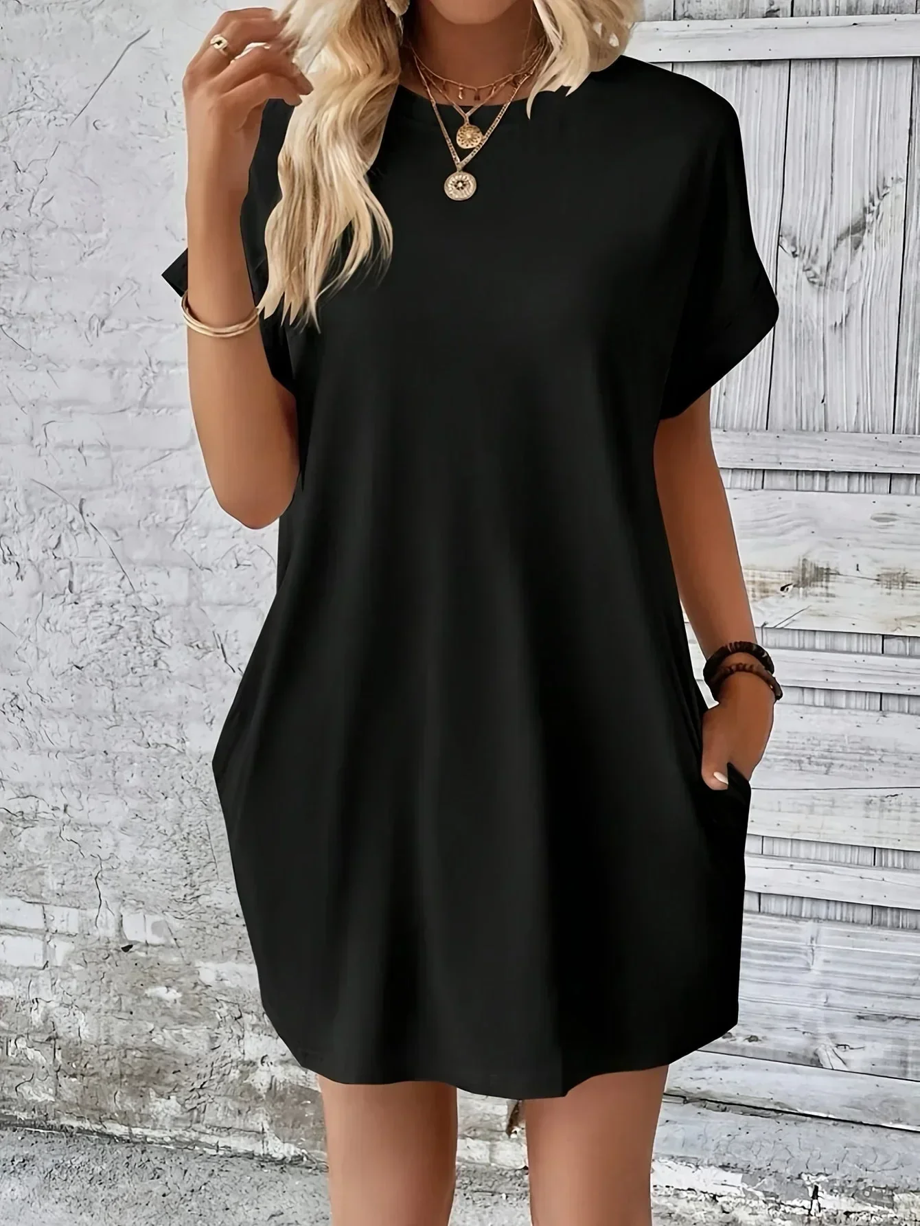 Mercedes® | Relaxed and timeless summer dress - Image 2