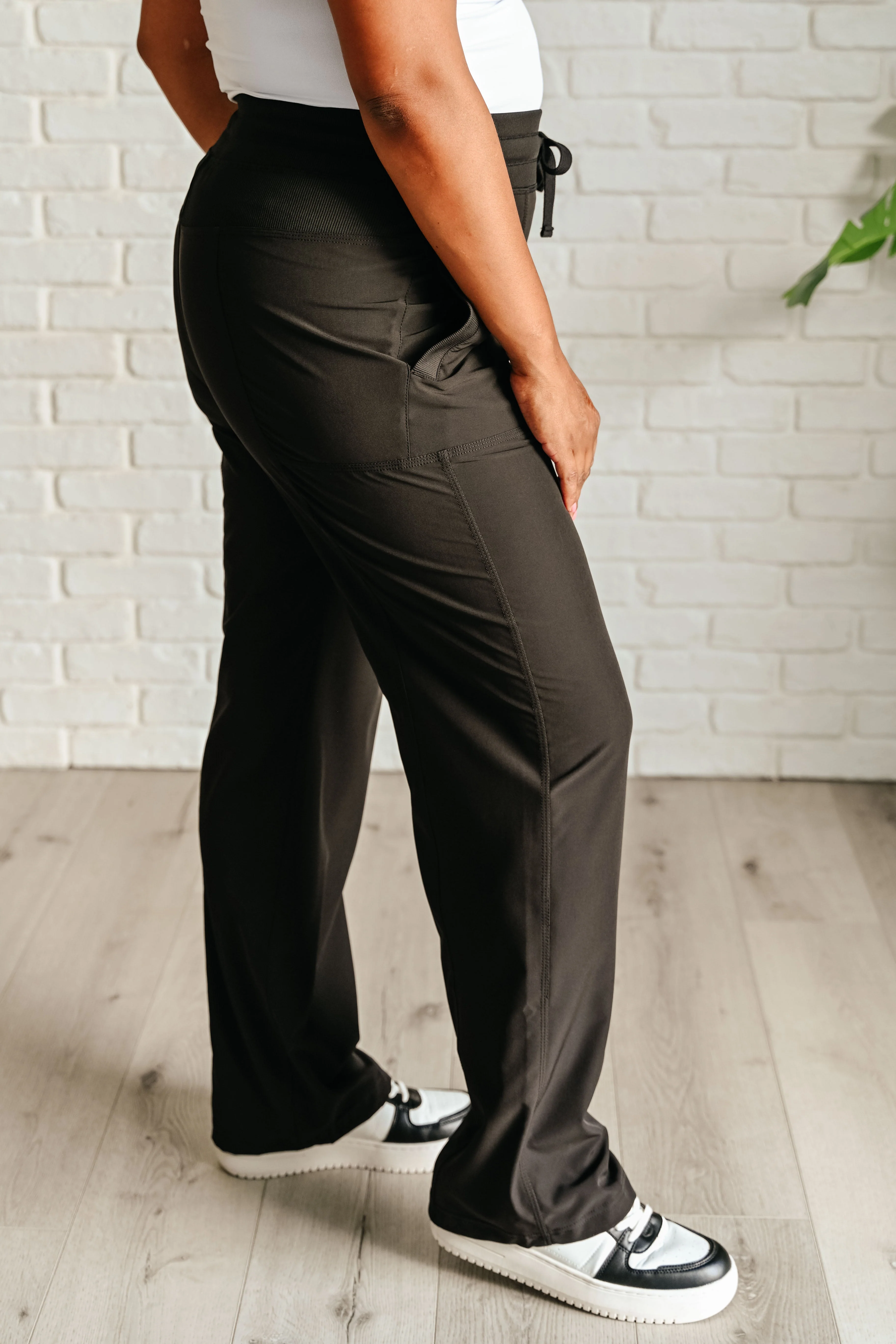 Mia | Runner's high drawstring jogging pants in black - Image 6