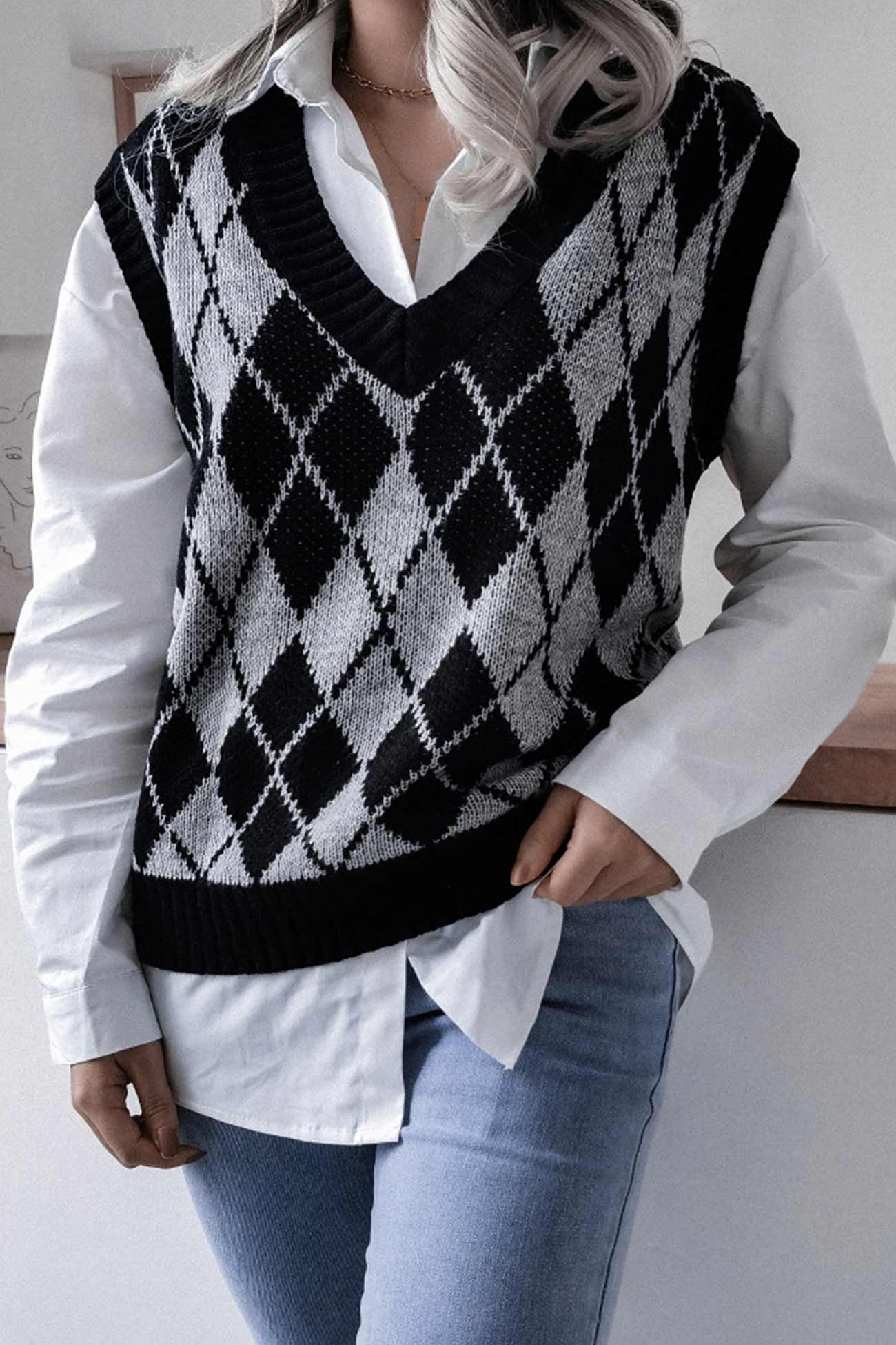 Milena | Checked knit tank top with V-neck - Image 13