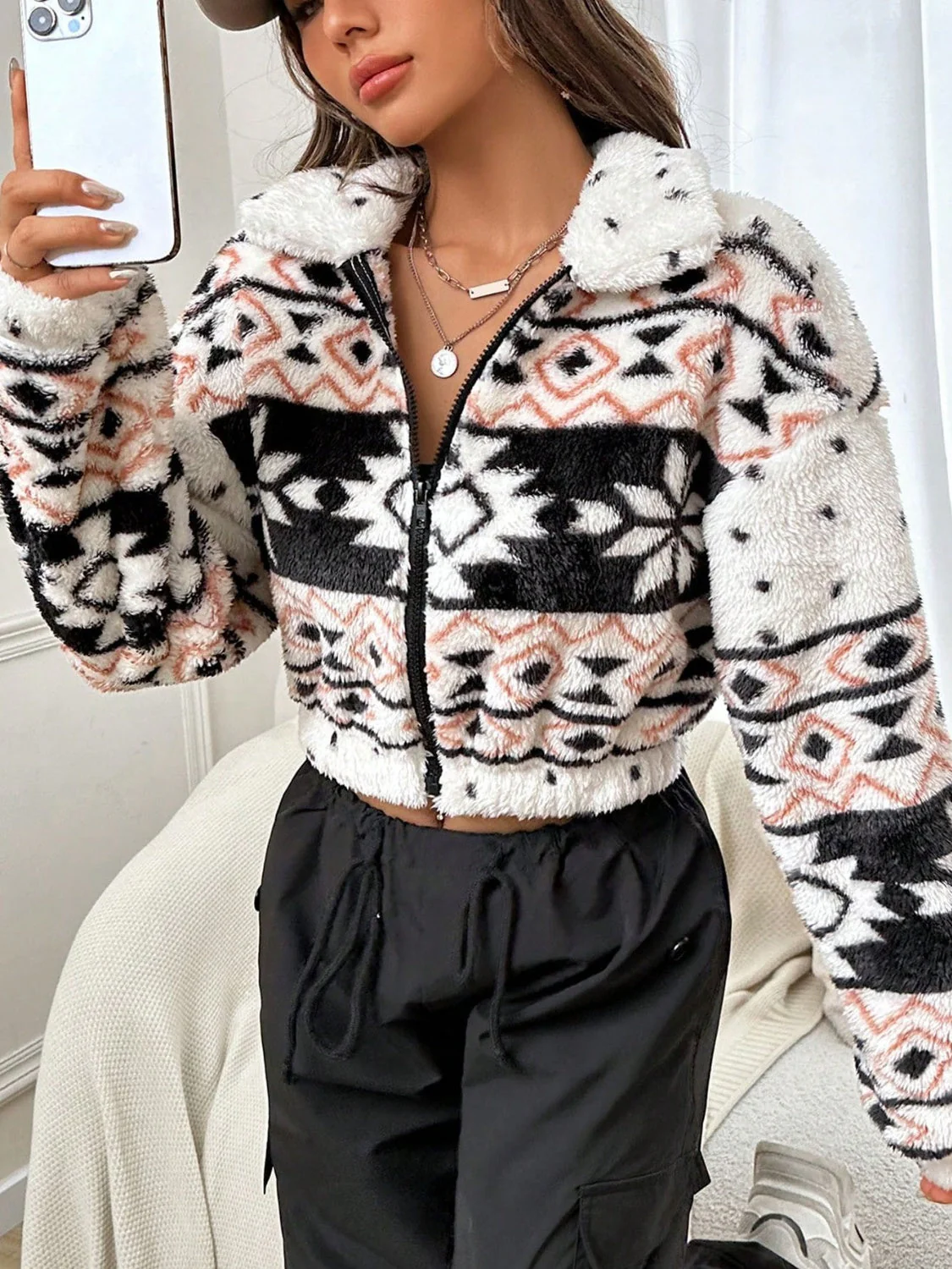 Miranda | Short jacket with geometric collar and zip