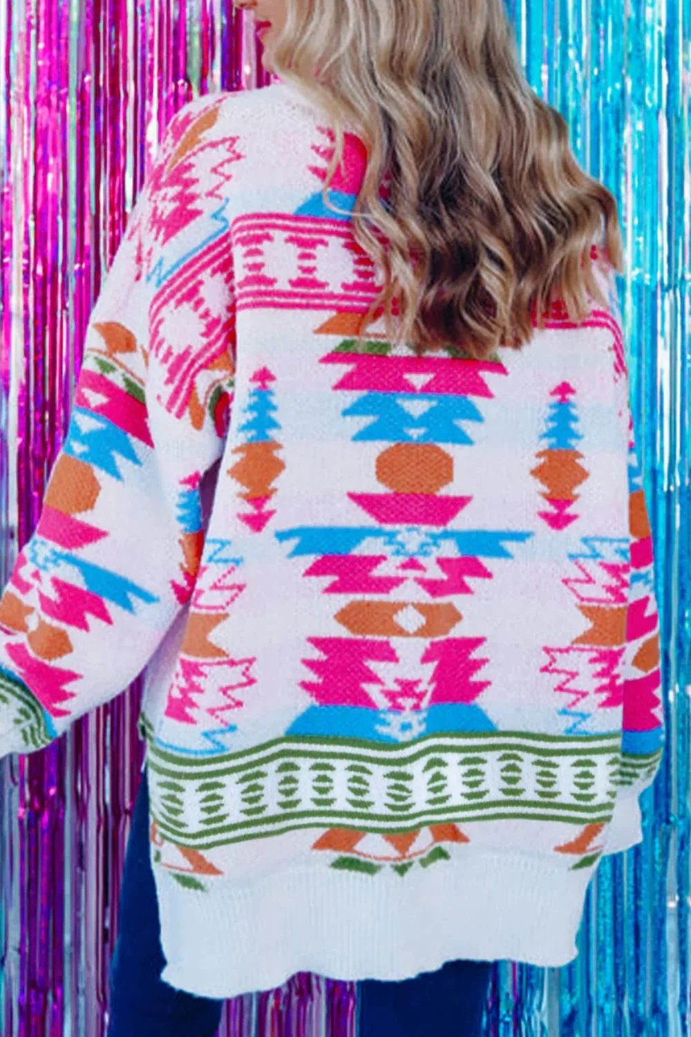 Monique | Long-sleeved sweater with a geometric V-neck - Image 2