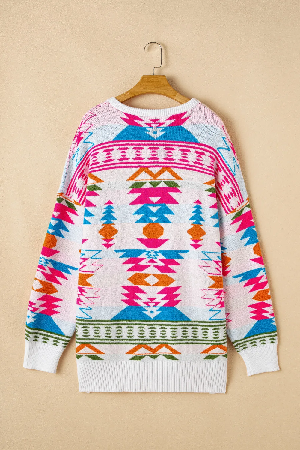 Monique | Long-sleeved sweater with a geometric V-neck - Image 4