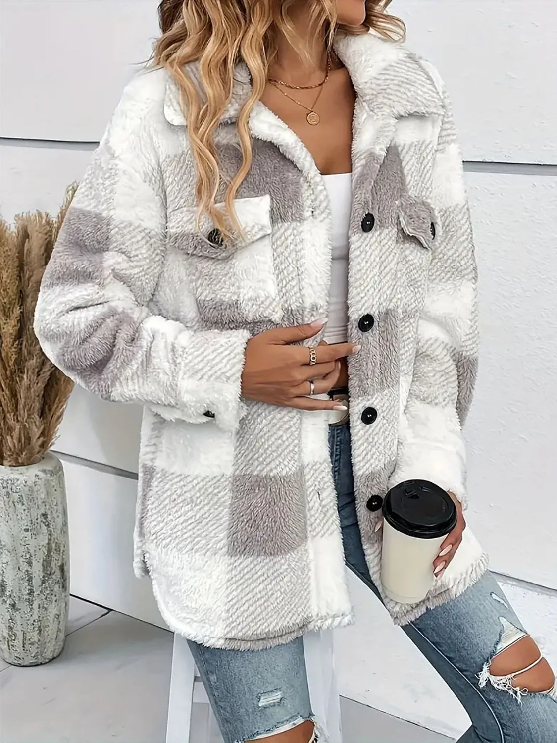 Nadia | Checked plush coat with dropped shoulders and long sleeves - Image 6