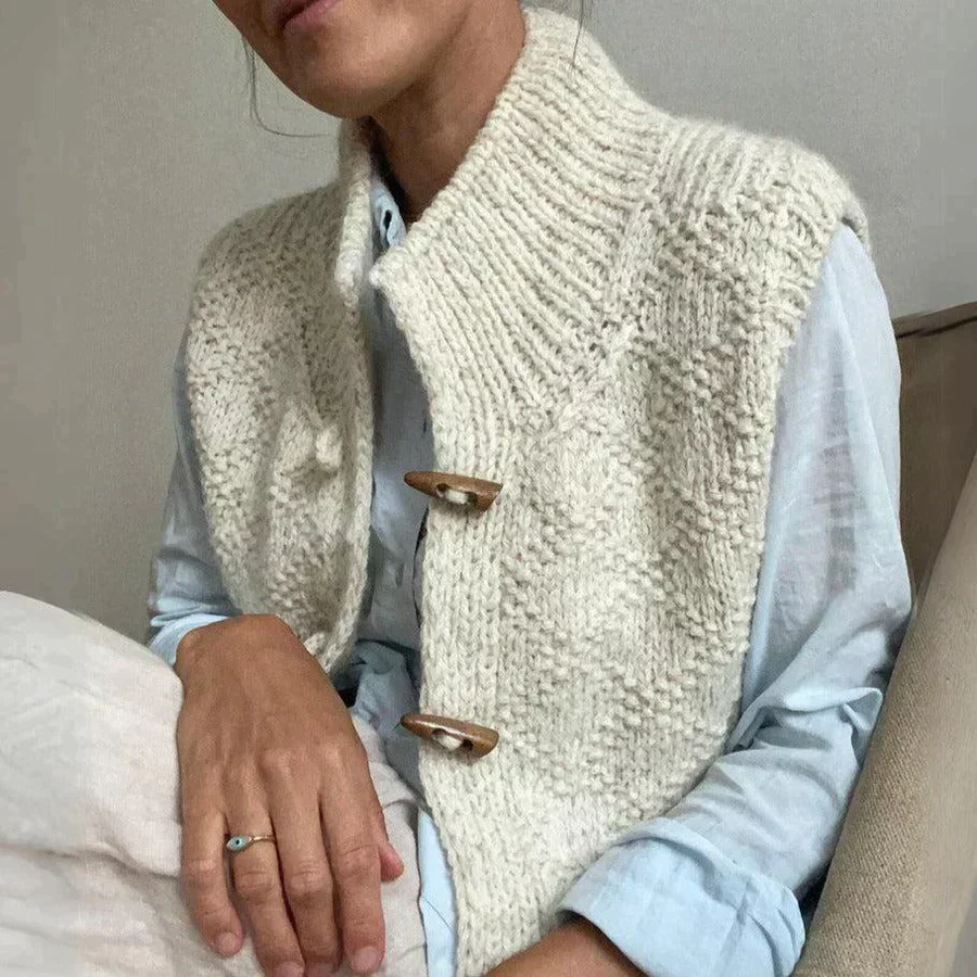 Nancy | Simple sleeveless cardigan - Image 3