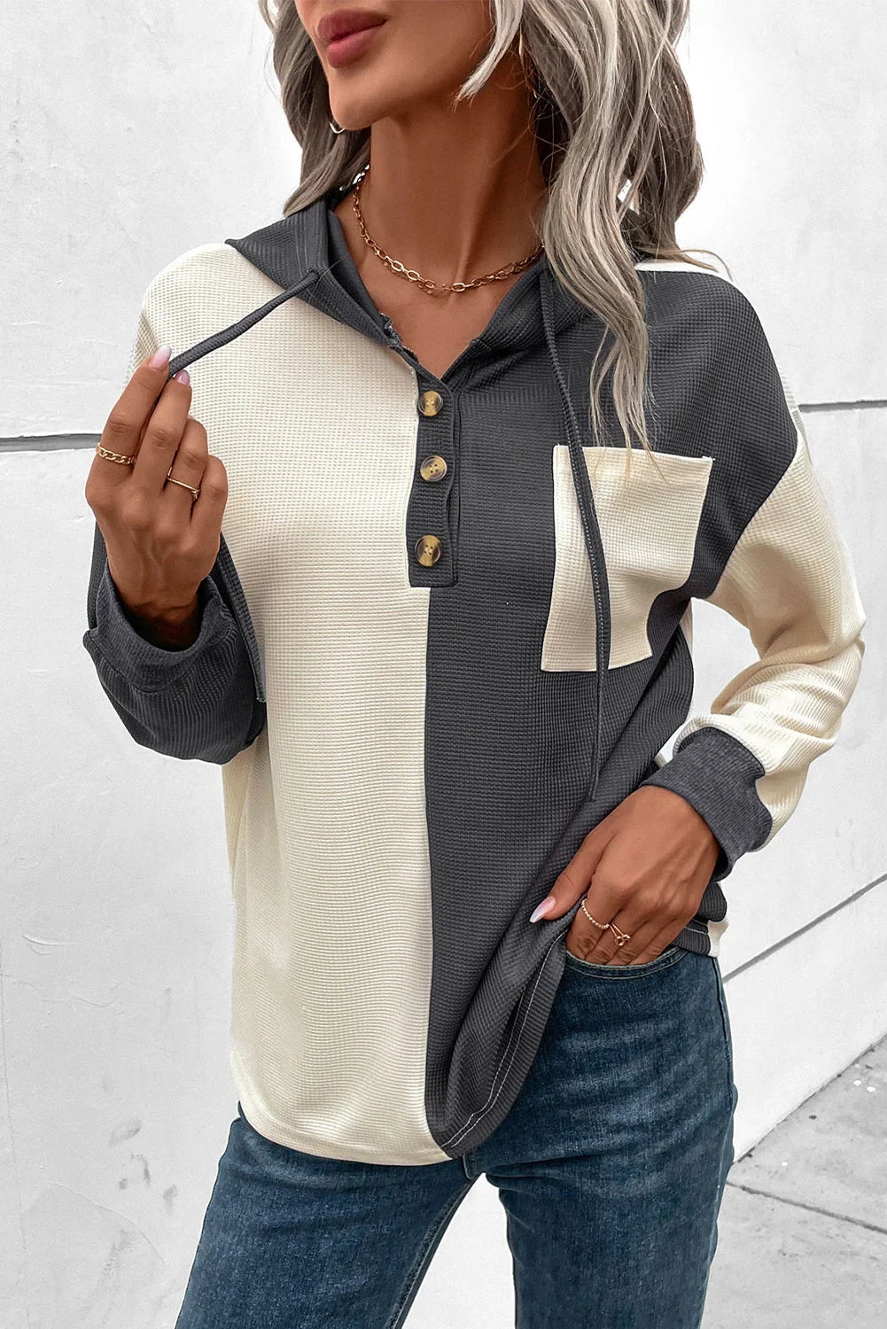 Nayeli| Fashionable and minimalist winter hoodie - Image 2
