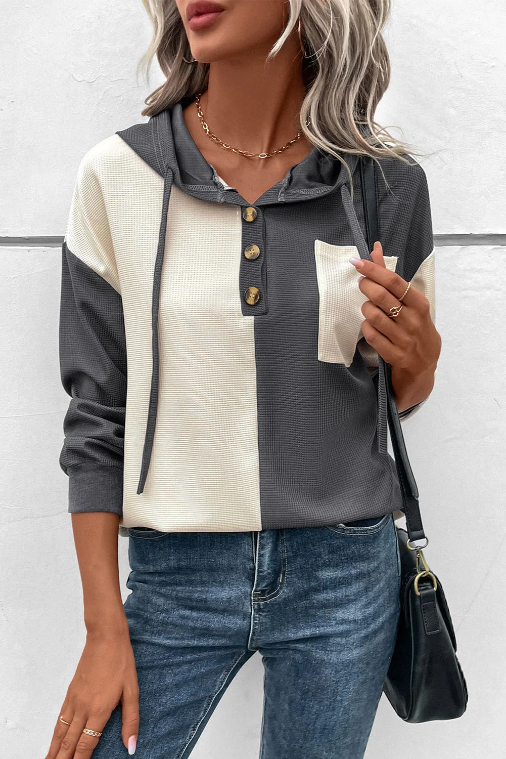 Nayeli| Fashionable and minimalist winter hoodie - Image 4