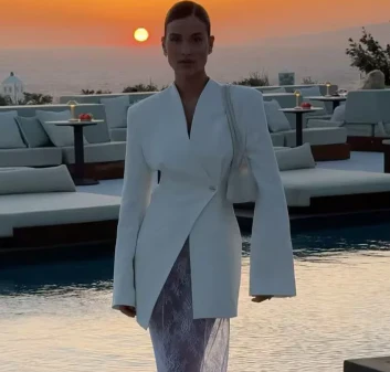 Nerea | Elegant slim-fit coat with one button - Image 2