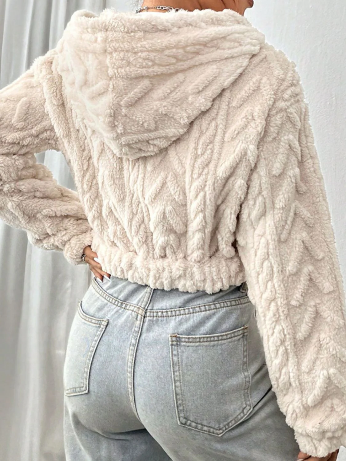 Noelia | Fluffy, long-sleeved hooded outerwear with zip fastening - Image 2