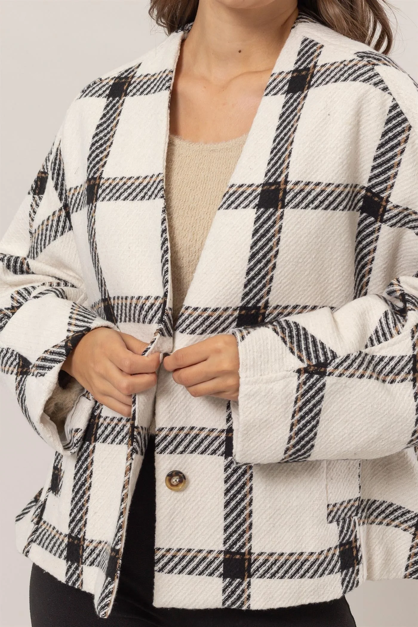 Norma | Checked long-sleeved jacket with side slit pockets - Image 4
