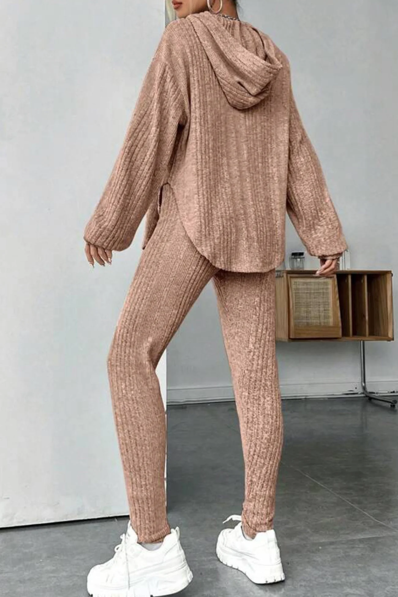 Olga | Hoodie leggings set with a ribbed vent and curved hem - Image 17